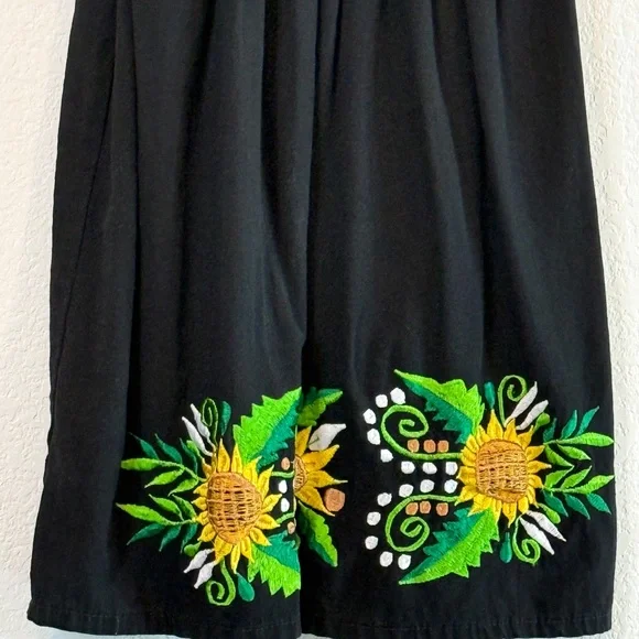 🌻 Sun-Kissed Beauty | Mexican Embroidered Sunflower Peasant Dress - M -Preloved - Picture 3 of 16